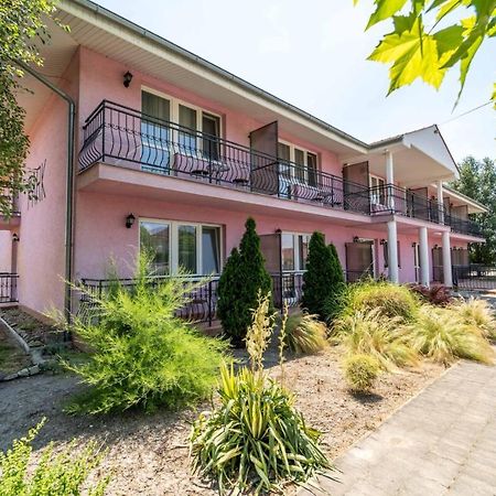 Apartmany Karmon Park Veľký Meder Exteriör bild