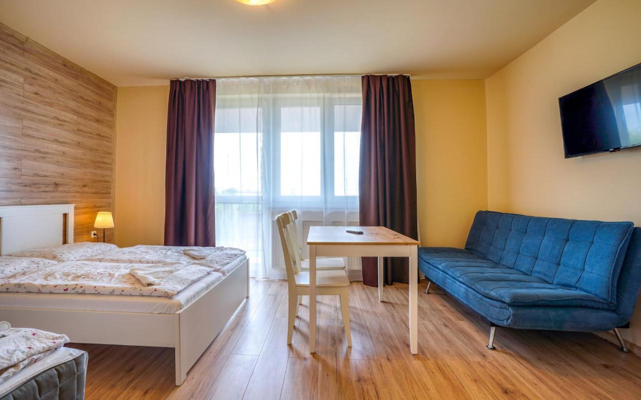 Apartmany Karmon Park Veľký Meder Exteriör bild