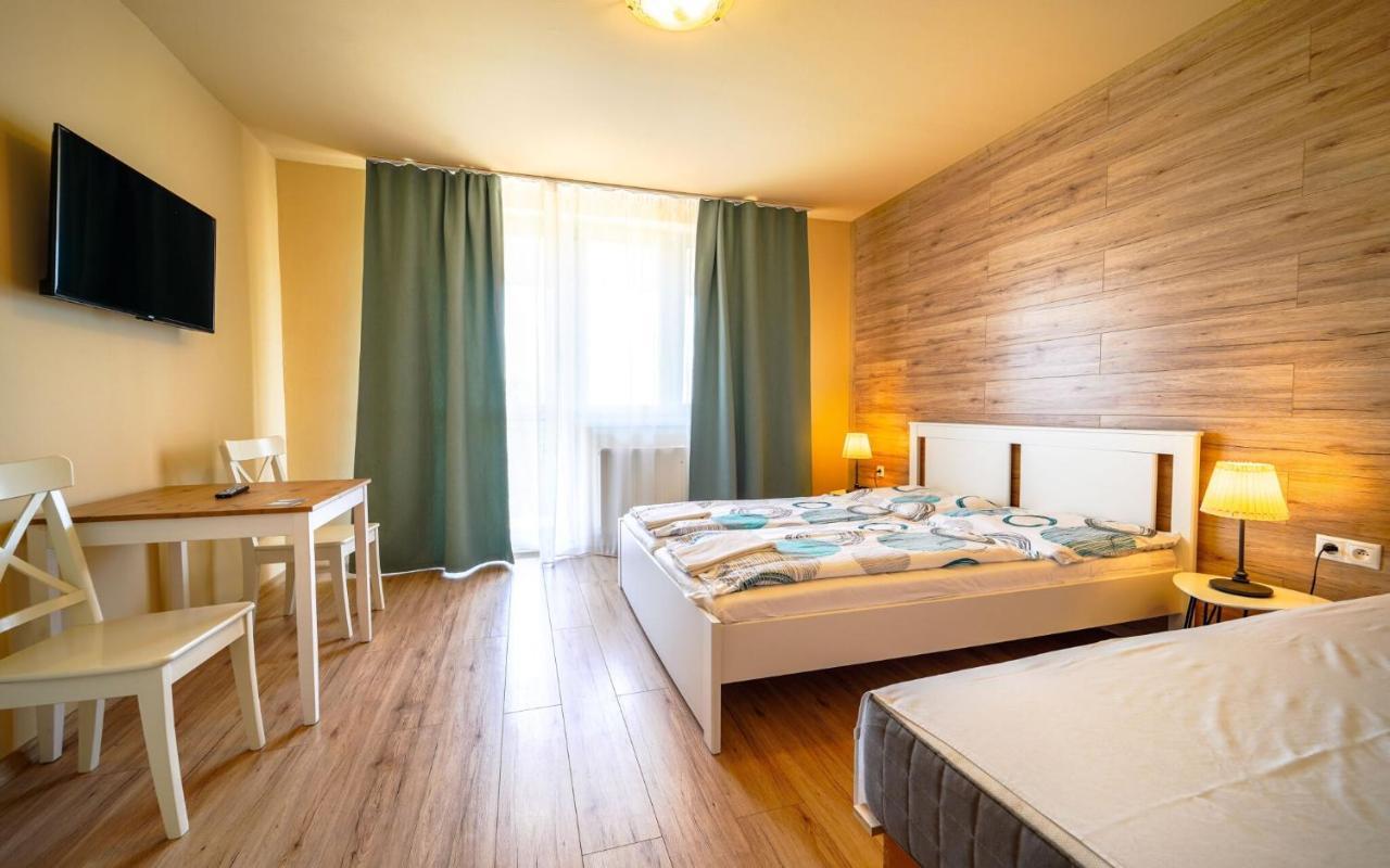 Apartmany Karmon Park Veľký Meder Exteriör bild