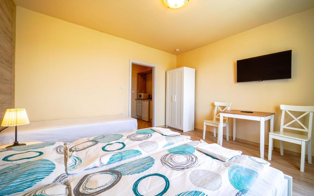 Apartmany Karmon Park Veľký Meder Exteriör bild
